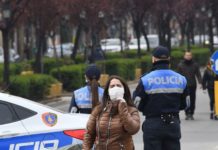 LAJM I FUNDIT/ U nxori armën dy punonjësve të Policisë Bashkiake, pezullohet nga puna efektivi i SHÇBA