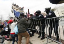 VIDEO-LIVE/ Tensionohet situata në ShBA, mbështetësit e Trump thyejnë gardhin dhe sulmojnë ndërtesën e Kapitolit (Evakuohen zyrat)