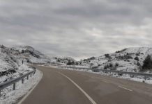 Korça e gjitha nën “pushtetin” e dëborës/ Rrugët me ngricë e probleme me energjinë