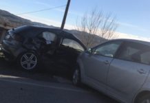 Aksident në aksin Elbasan-Peqin, përplasen dy automjete, plagosen drejtuesit