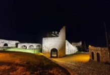 FOTO/ Kalaja e Beratit e ndriçuar si kurrë më parë, rifiton madhështinë