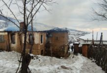 Tragjedia/ Vëllai iu dogj në katin e dytë, Nikolin Xhakellari shpëtoi për mrekulli dy fëmijët