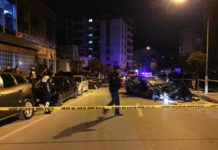 EMRAT/ Aksident në Berat, ‘’BMW’’ humb kontrollin e merr përpara 4 automjete, plagoset pasagjeri