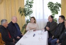 Kryemadhi në Peqin: Taksat e larta dhe mungesa e subvencioneve kanë penalizuar bujqësinë