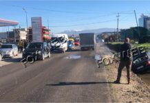 Fier/ Shmang përplasjen me automjetin, përfundon vetë në kanal. Lëndohet lehtë drejtuesi