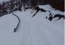 Dëbora bllokon rrugën Vithkuq-Panarit, kalimi vetëm me zinxhir