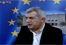 Pushteti/ “Nuk janë mjekët e spitaleve Covid më të riskuarit”, Artan Koni kritikon procesin e vaksinimit: Ja kush janë personat në vijën e parë të luftës