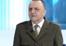 “Ngjan si ushtarët e Kim Jong Un”, Lame rrëfen pengun e jetës dhe dashurinë për xhaketat ushtarake: Më japin pushtet, Rama mund të jetë xheloz