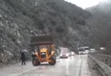 Moti i keq shkakton rrëshqitje dherash në Librazhd