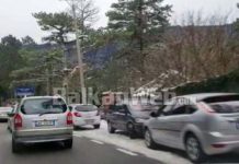 Bora në Llogora, dyndja e pushuesve shkakton radhë të gjata makinash