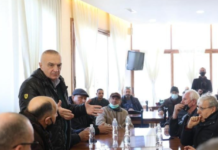 Meta në Selenicë: Rruga të ndërtohet menjëherë, banorët të mos penalizohen nga arroganca dhe korrupsioni