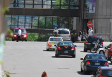 Tragjike/ Makina e ndaluar në mes të rrugës, gjendet e pajetë nga qytetarët një 56-vjeçare brenda automjetit