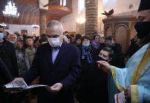 Meta zbulon dhuratën nga priftërinjtë e Mitropolisë së Beratit