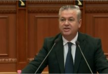 “Fusin hundët në çdo sqetull e mendere për mandate”, Murrizi thumbon ‘tradhtarët’ e LSl: Më vjen për të vjellë, sekreti me Pfizer njësoj si tenderat për letra higjenike
