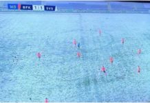 U futën në fushë me uniform të bardhë, lojtarët e klubit të njohur ‘zhduken’ në fushë nga reshjet e dëborës