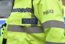 “Shqiptarët duhen qëlluar, ata meritojnë dënim me vdekje”, çfarë ndodhi me policët britanikë që bënë deklaratat raciste