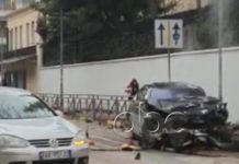 Aksident i rëndë në Tiranë, makinat bëhen copë tak ambasada italiane