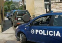 Kërcënoi lushnjarin me armë, arrestohet 28-vjeçari. Çfarë gjeti policia në automjetin e të riut