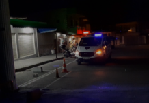 Grabitja e banesës, kambisti e mbajti të shtrirë hajdutin deri sa mbërriti policia, të dy përfundojnë në spital (Lëndohen dhe dy familjarë)