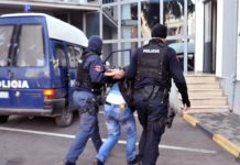 I shpallur në kërkim ndërkombëtar, bie në pranga 48-vjeçari kosovar në Morinë. Drejt cilit shtet pritet të ekstradohet