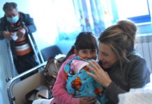 Lot gëzimi te “Koço Gliozheni”, gruaja me aftësi të kufizuara sjell në jetë fëmijën e dytë