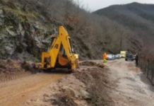 Shembet masivi i dheut në rrugën nacionale Burrel-Tiranë, bllokohet qarkullimi i mjeteve