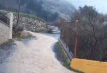Video/ Përmbytje dhe në Shëngjin, uji vërshon nëpër banesa, familjarët kërkojnë ndihmë për ndërhyrje