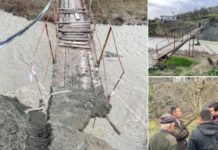 “Rrezikohet jeta e njerëzve”/ Ardit Çela në Berat: Banorët e kanë sajuar vetë urën! Qeveria dhe bashkia i kanë braktisur. Në 25 prill…