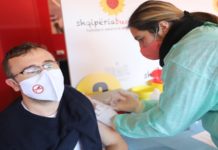 Dita e gjashtë e vaksinimit/ Manastirliu publikon shifrën, ja sa mjekë dhe infermierë morën dozën e parë të Pfizer