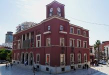 Varrezat do ti kalojnë privatit, PD e Durrësit kallëzon Bashkinë në KQZ, shkeljet që janë bërë
