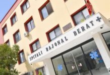 Fermeri po punonte tokën por pajisja i pret këmbët, 45-vjeçari dërgohet me urgjencë në spitalin e Beratit (EMRI)