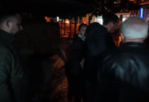 Pallati rrezikon të shembet, banorët në Laç kalojnë natën jashtë: Ka shumë rrezik