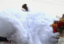VIDEO/ Ishte fiksuar pas fustaneve të gjata, nusja cigane e tepron: Vetëm kamioni 16 metra i gjatë e përballon dëshirën e saj