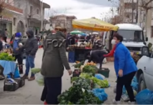 Tregu Urës-Vajgurore jashtë kushteve për tregtim, qytetarët të shqetësuar: Produktet shiten në mes të tymit dhe pluhurit, jemi të riskuar nga virusi