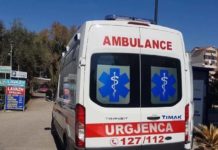 Përplasen dy automjete në Berat, lëndohet dy pasagjerë