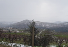 Rikthehen reshjet e dëborës në zonat malore të Skraparit, probleme në disa zona, izolohen dhe mbeten në errësirë disa fshatra (FOTO)