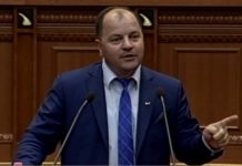 Lefter Maliqi publikon fotot: Edhe pak ditë ka mbetur që të shpërthejë etja e uria e shqiptarëve për ndryshim. Nesër presim me entuziazëm Kryemadhin në Berat