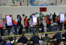 Qarku Berat/ Numërohen 124 qendra votimi, PS merr Poliçanin me 55.46% të votave