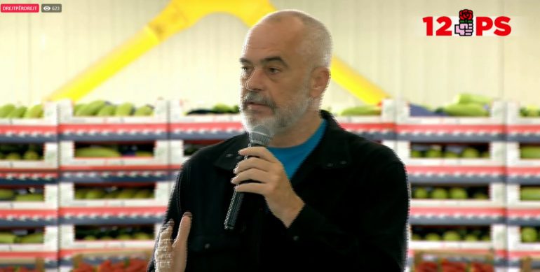 “Do ju them një gjë shumë personale”, Rama batuta me fermerët e Beratit: Më trondit perspektiva që dikush të më thotë “gjyshi”
