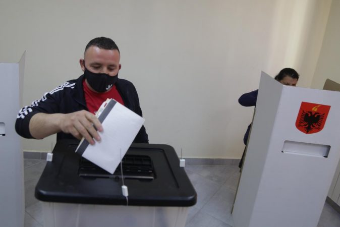 Zgjedhjet/ Procesi i votimit në Qarkun e Beratit, gazetarja: Situata e qetë, incidentet të pakta në numër
