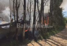 Një banesë në qytetin e Beratit përfshihet nga flakët masive, shkrumbohet e gjitha brenda pak minutave