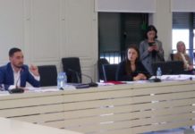 “Kur të dalësh jashtë, do të ta pres gjuhën”, përfaqësuesi i PD denoncon në KAS: Vëzhguesja e PS kërcënoi një nga tanët, e njëjta që u kap me ndihmat ushqimore në Berat
