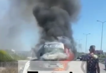 Lajmi i fundit/ Shkrumbohet në autostradë furgoni i linjës Berat-Tiranë (video)