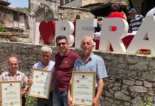 Berat/ Nderohen me titullin “Mjeshtër” 8 zejtarë të drurit, gurit, bukës dhe pastiçerisë