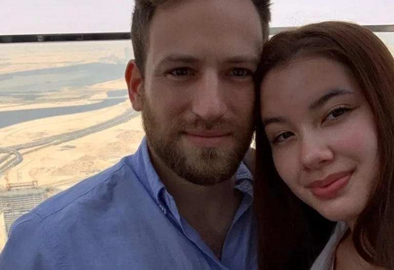 Të shoqen 20 vjeçe e vrau me duart e tij! Pas 41 ditësh hetime, piloti grek pranon krimin Të shoqen 20 vjeçe e vrau me duart e tij! Pas 41 ditësh hetime, piloti grek pranon krimin