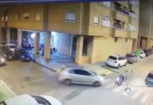 VIDEO/ Shoferi për pak i mori para fëmijën dhe gruan në vizat e bardha, burri e godet me grusht dhe e plas në tokë