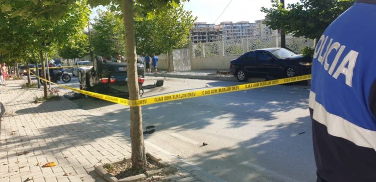 Kush është i riu që nuk iu bind postbllokut të policisë dhe përfundoi i përmbysur me makinë në mes të Vlorës, dyshohej se në mjet kishte… Kush është i riu që nuk iu bind postbllokut të policisë dhe përfundoi i përmbysur me makinë në mes të Vlorës, dyshohej se në mjet kishte…
