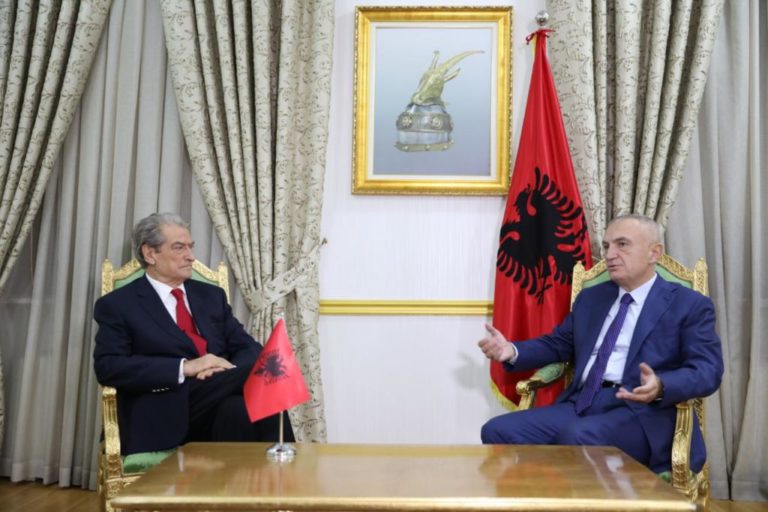 Përgënjeshtrimi i BE-së ndaj Llallës, realisht është për Sali Berishën dhe Ilir Metën! Përgënjeshtrimi i BE-së ndaj Llallës, realisht është për Sali Berishën dhe Ilir Metën!