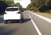 Video makabër, burri hedh nga dritarja e makinës foshnjën 2 muajshe për të shpërqëndruar policinë që e ndiqte