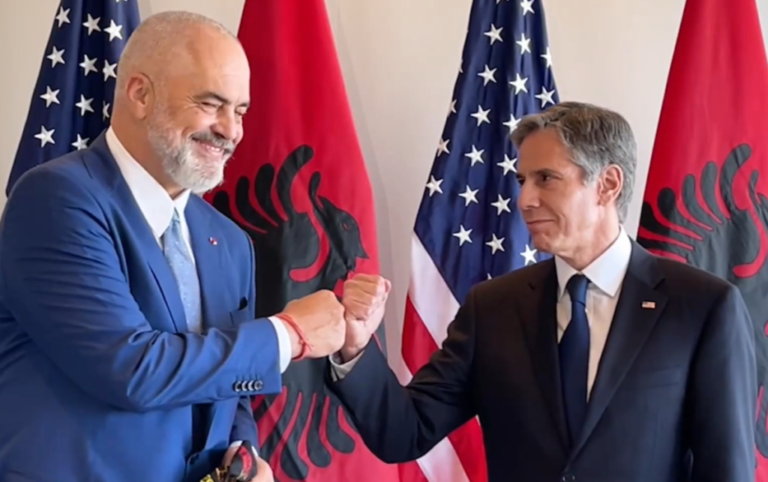 VIDEO/ “Miq dhe aleatë”, Rama shfaqet krah Sekretarit Blinken: Takim shumë i dobishëm, po forcojmë partneritetin VIDEO/ “Miq dhe aleatë”, Rama shfaqet krah Sekretarit Blinken: Takim shumë i dobishëm, po forcojmë partneritetin